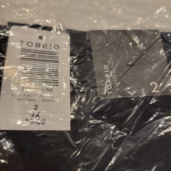 TORRID Premium Leggings Diamond Mesh Size 2 - Picture 7 of 10